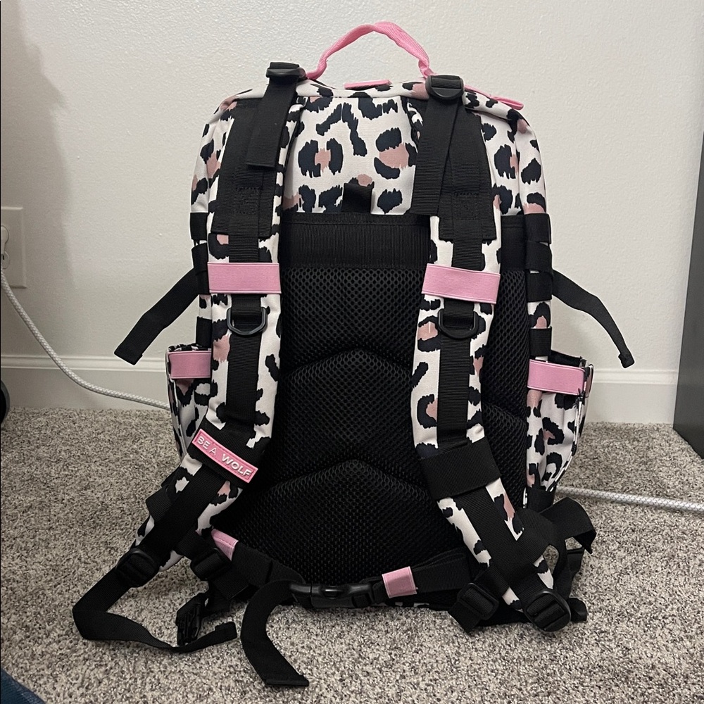 WOLFPAK | 45L BAGPACK LEOPARD PINK - Picture 6 of 9